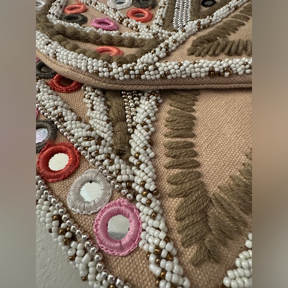 🌼NWOT! Embroidered and Beaded Boho Crossbody Purse - Picture 3 of 8